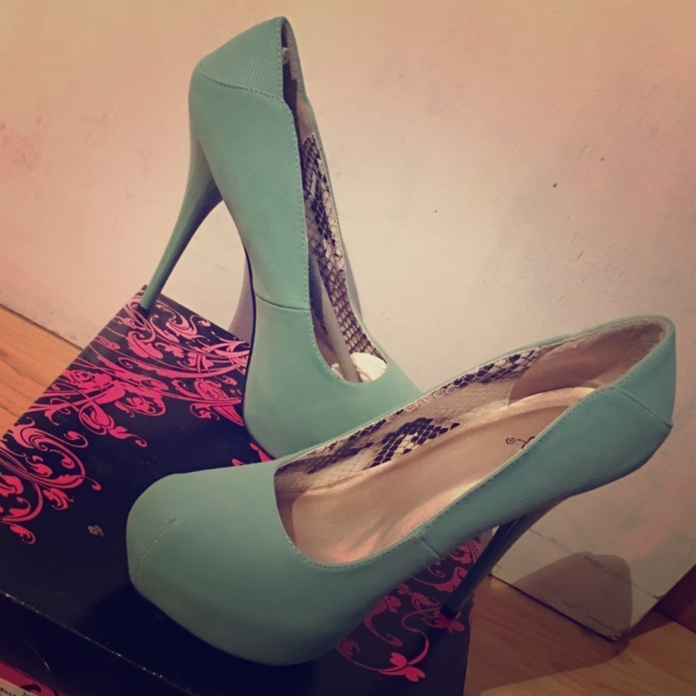 Qupid Platform Heels. Size 8